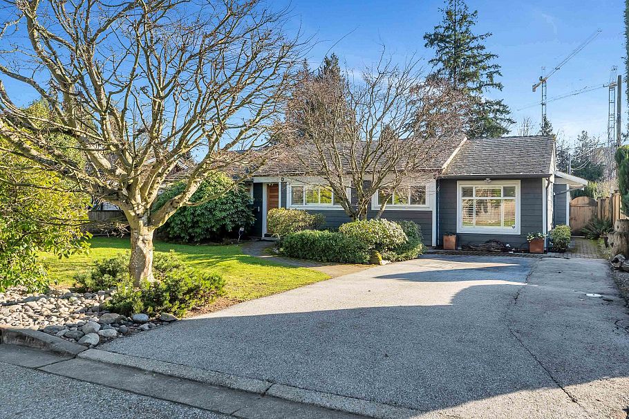 1375 Mcbride Street North Vancouver, BC - 2