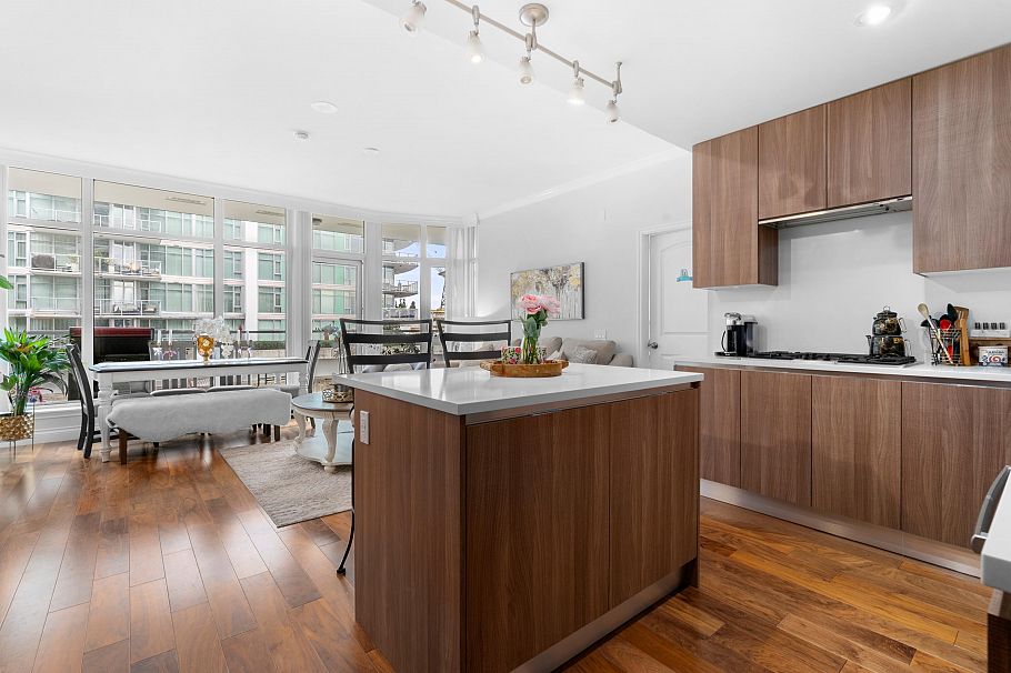 204 175 Victory Ship Way North Vancouver, BC - 2