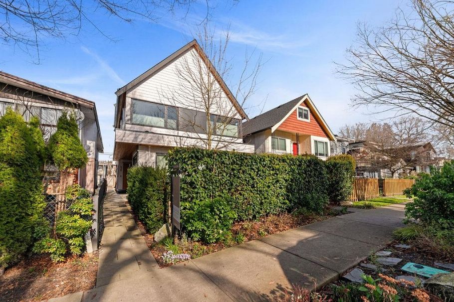 529 E 17th Avenue Vancouver, BC - 2