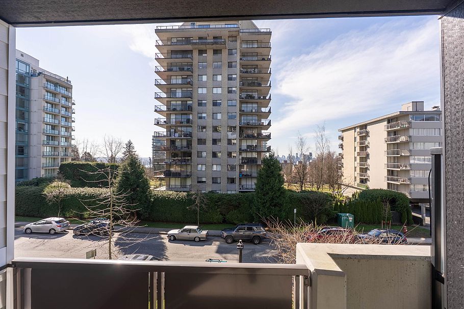 202 108 E 8th Street North Vancouver, BC - 8