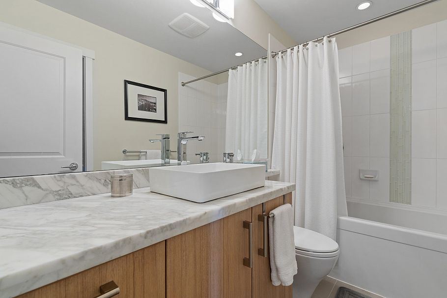 425 119 W 22nd Street North Vancouver, BC - 19