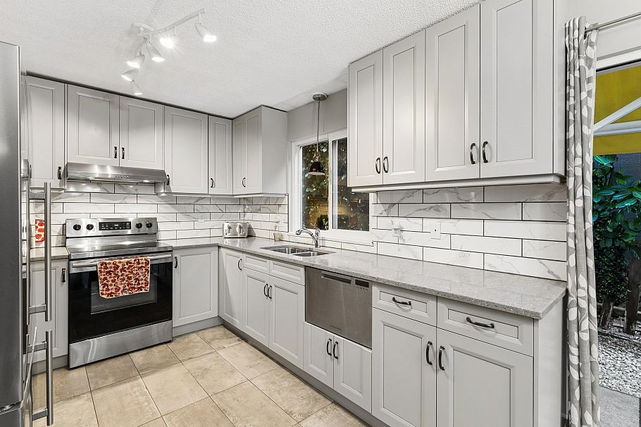 1564 Hope Road North Vancouver, BC - 32