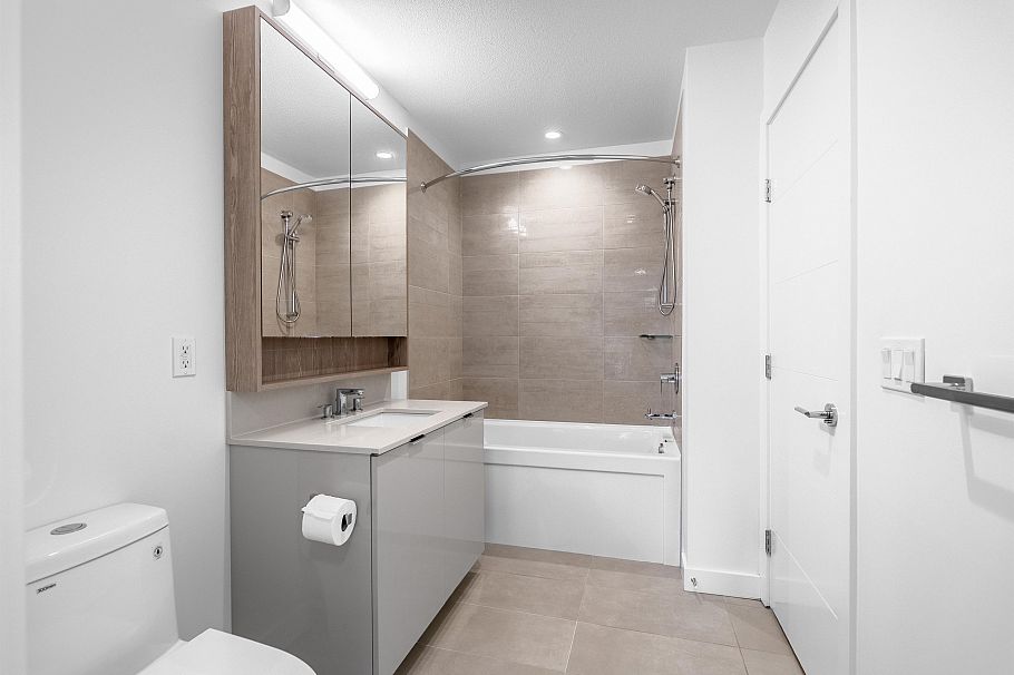 202 108 E 8th Street North Vancouver, BC - 24