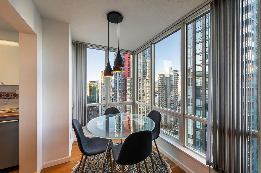 2103 1166 Melville Street Vancouver, BC - 1