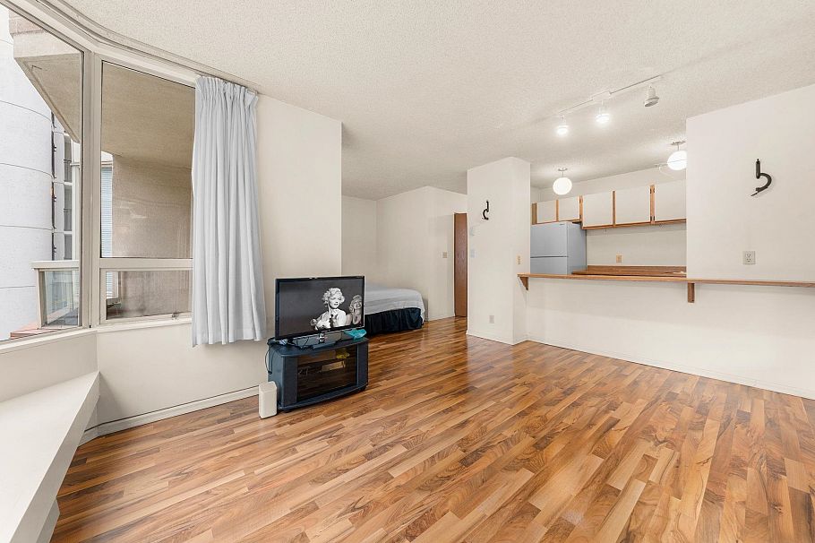 307 1330 Hornby Street Vancouver, BC - 5