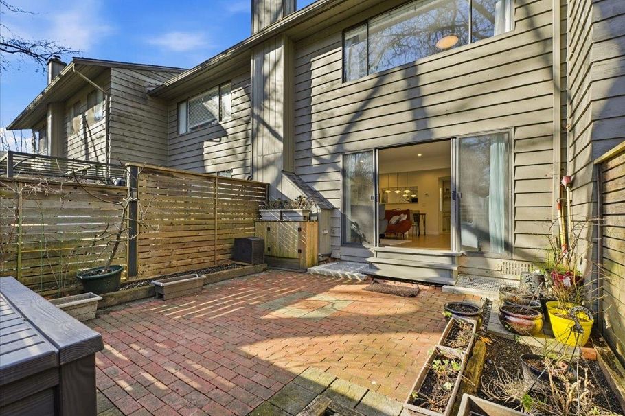 48 1910 Cedar Village Crescent North Vancouver, BC - 26