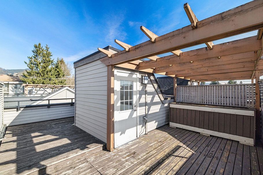 1117 St. Andrews Avenue North Vancouver, BC - 21