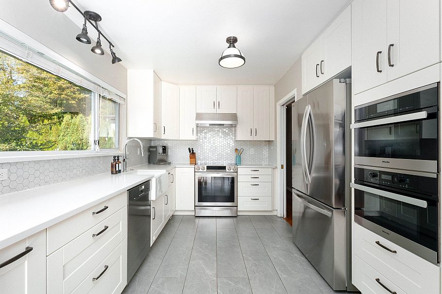 799 Plymouth Drive North Vancouver, BC - 15