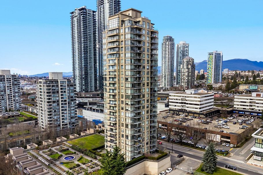 2203 4250 Dawson Street Burnaby, BC - 2