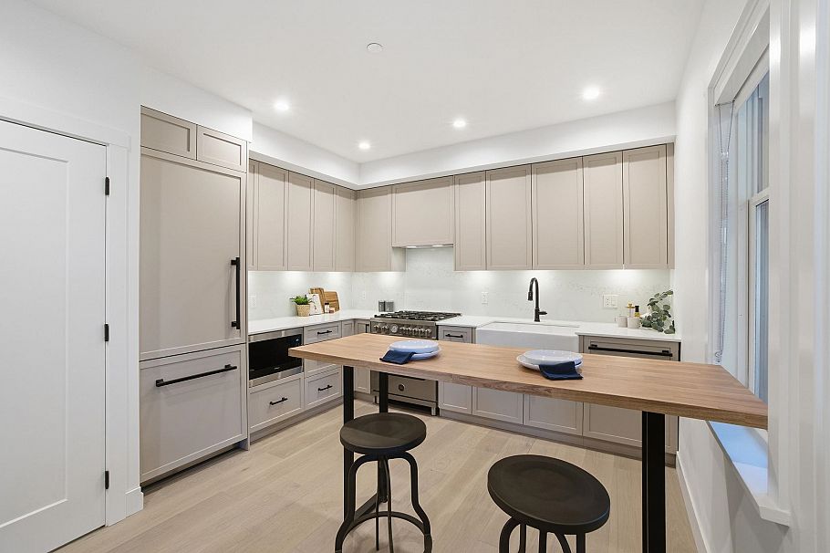 1081 Semlin Drive Vancouver, BC - 8