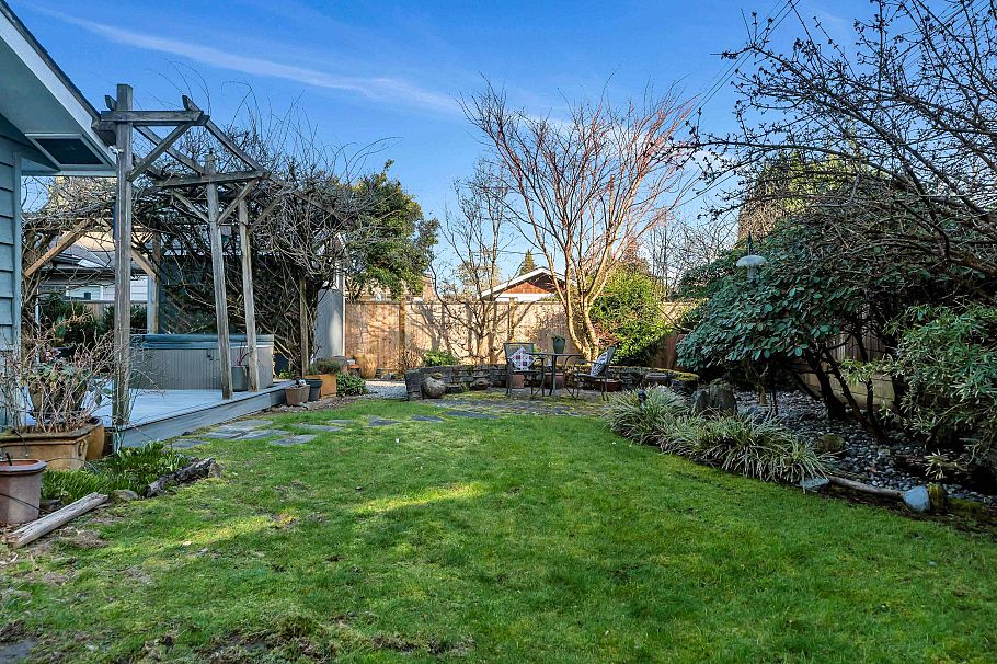 1375 Mcbride Street North Vancouver, BC - 27