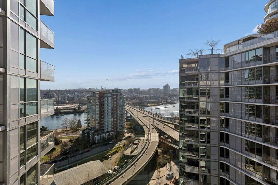 1751 38 Smithe Street Vancouver, BC - 26