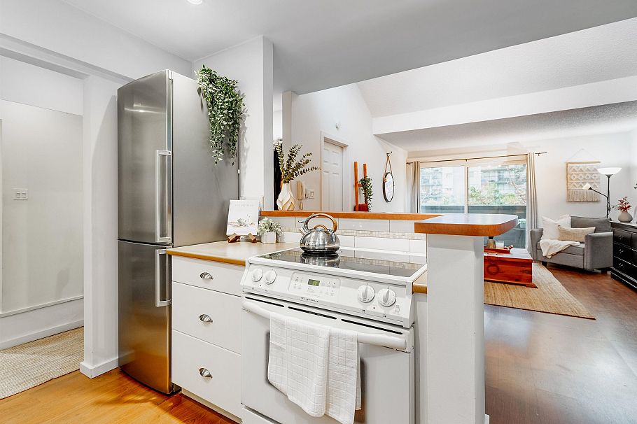 319 206 E 15th Street North Vancouver, BC - 9