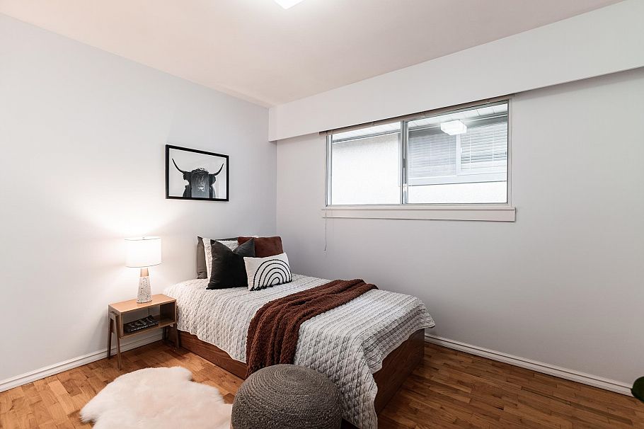 1323 E 29th Street North Vancouver, BC - 22