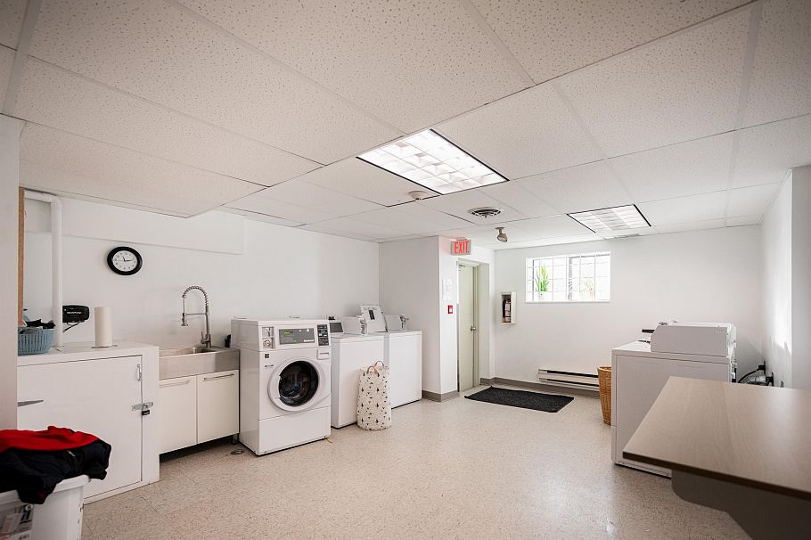 215 251 W 4th Street North Vancouver, BC - 20