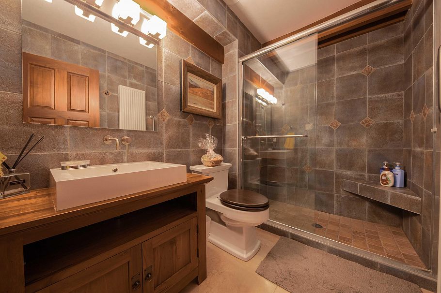 4885 Cove Cliff Place North Vancouver, BC - 26