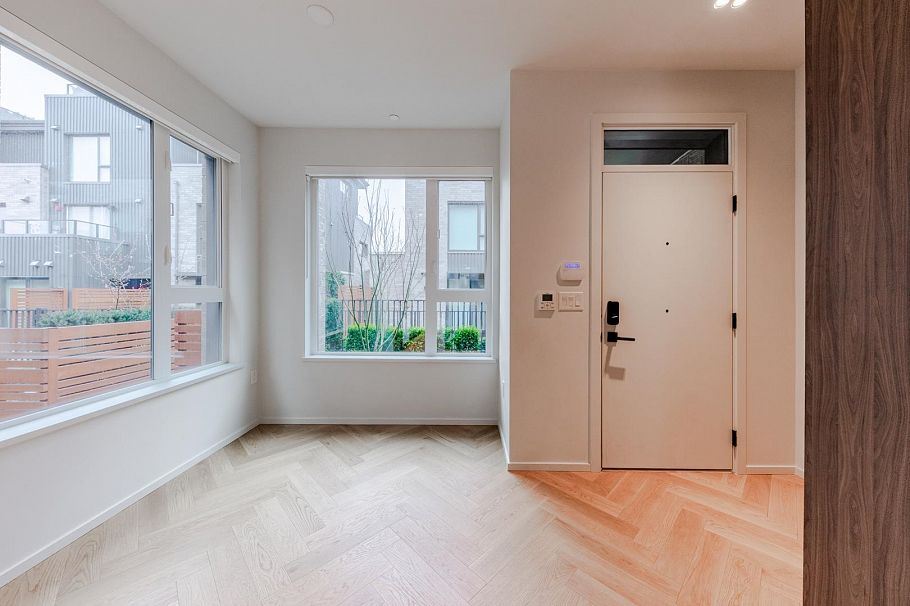 131 765 W 49th Avenue Vancouver, BC - 4