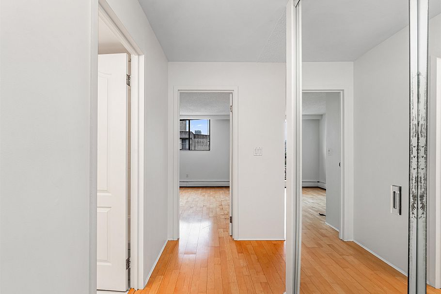 1605 145 St. Georges Avenue North Vancouver, BC - 27