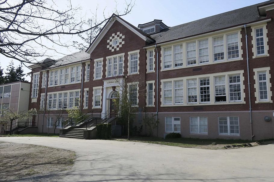 3141 W 39th Avenue Vancouver, BC - 39