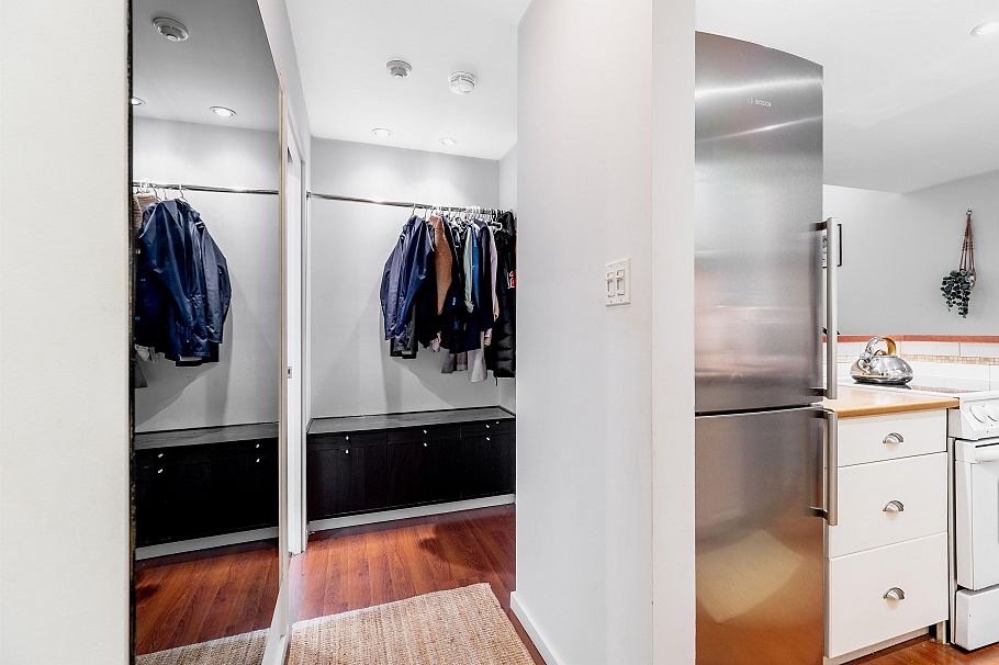 319 206 E 15th Street North Vancouver, BC - 14