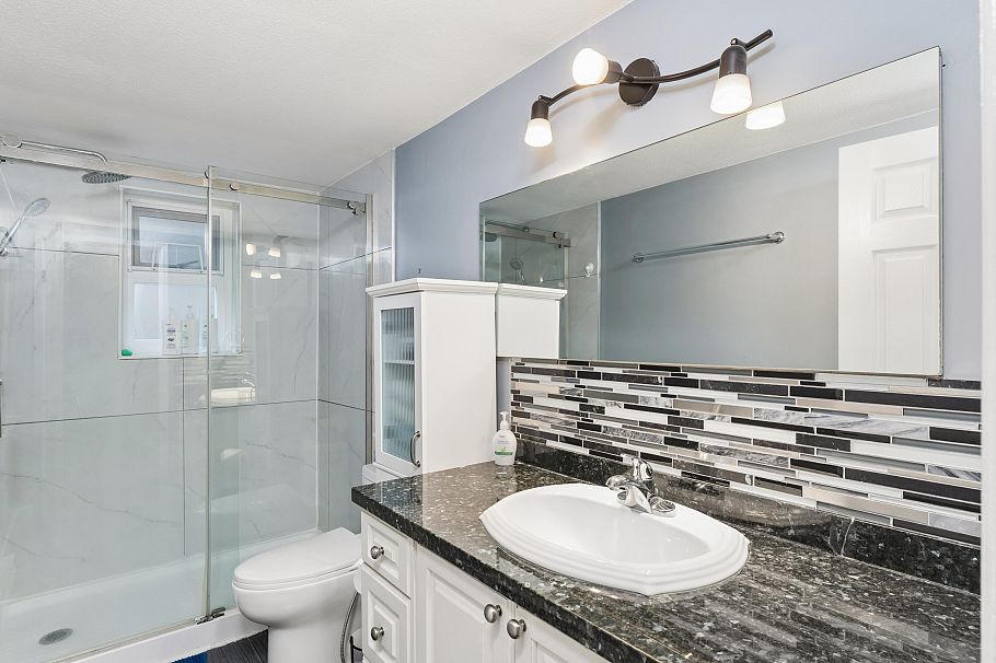 1564 Hope Road North Vancouver, BC - 34