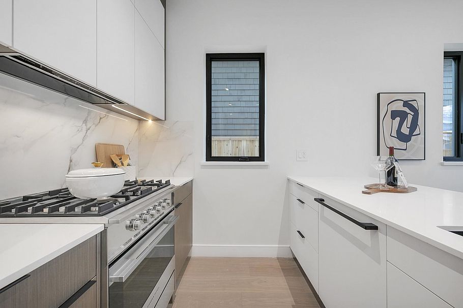 2 4023 W 18th Avenue Vancouver, BC - 9