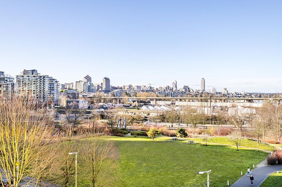 504 181 Athletes Way Vancouver, BC - 11