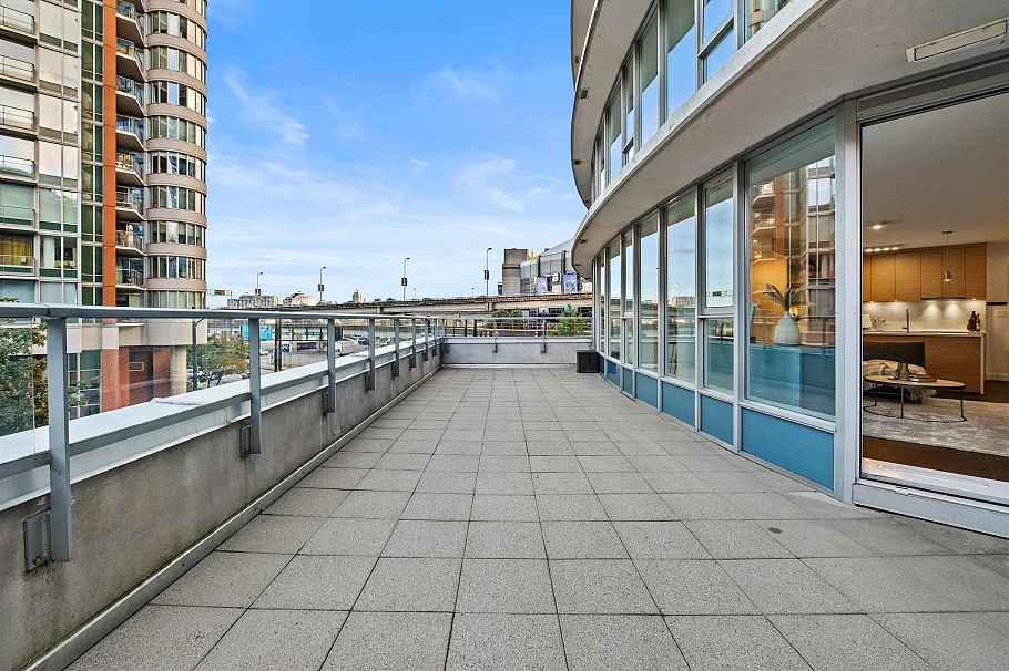 202 689 Abbott Street Vancouver, BC - 16