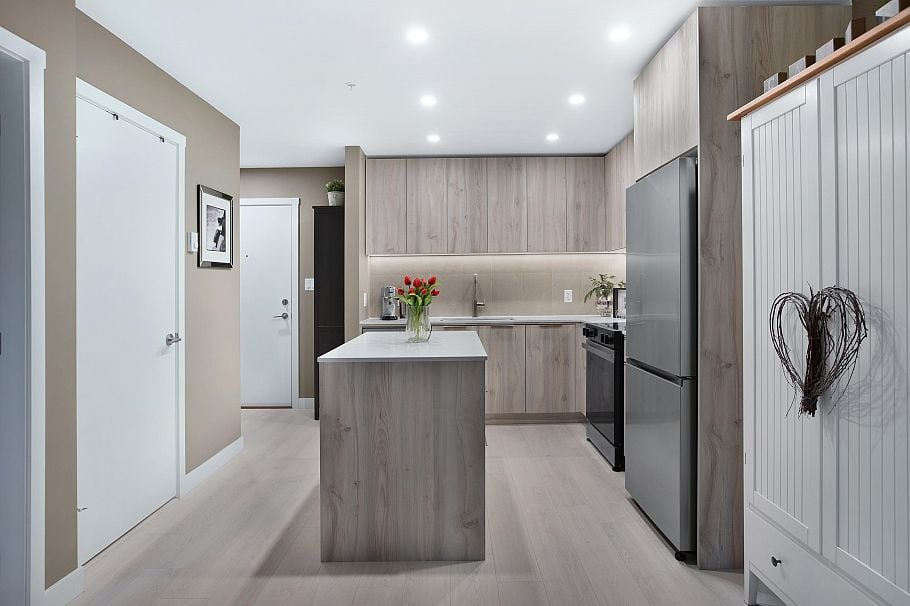 312 3596 Malsum Drive North Vancouver, BC - 8