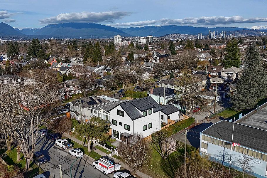 1 4742 St. Catherine Street Vancouver, BC - 16