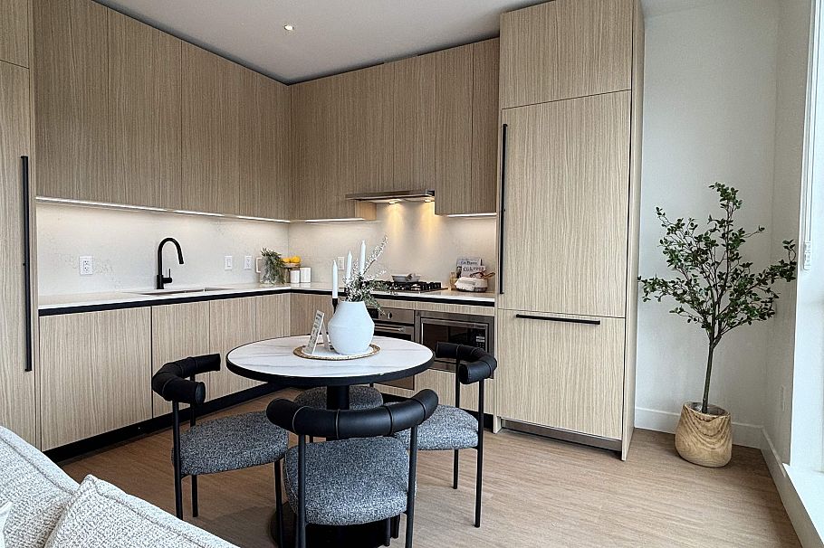 601 2235 E Broadway Vancouver, BC - 3