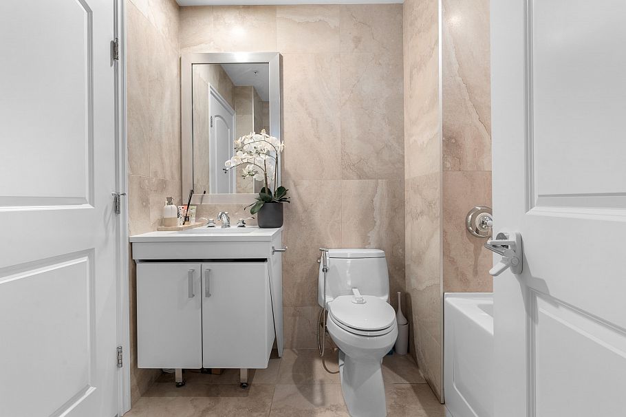 204 175 Victory Ship Way North Vancouver, BC - 21