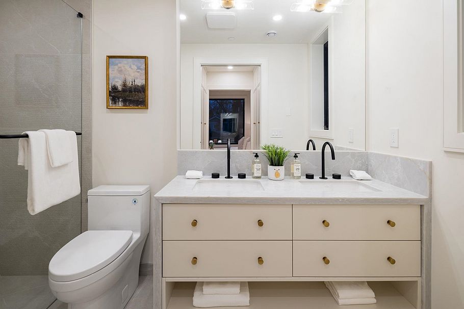 2 3036 W 13th Avenue Vancouver, BC - 17