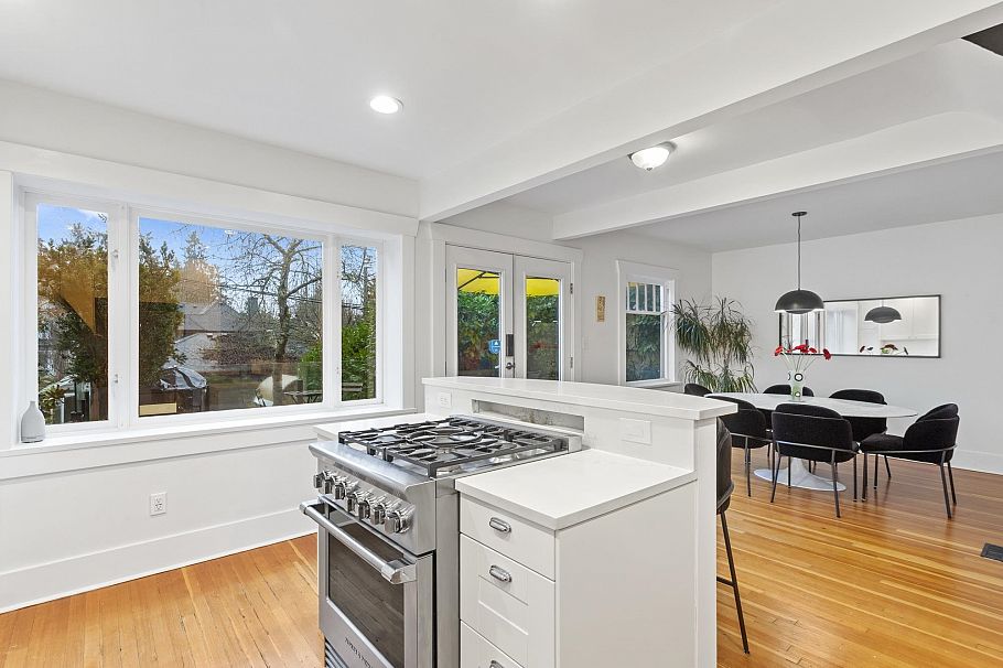 3716 W 30th Avenue Vancouver, BC - 18