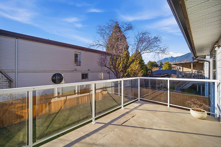 1309 Mahon Avenue North Vancouver, BC - 30