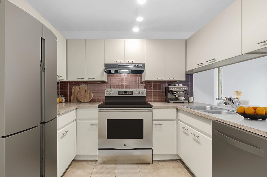 107 933 W 8th Avenue Vancouver, BC - 5