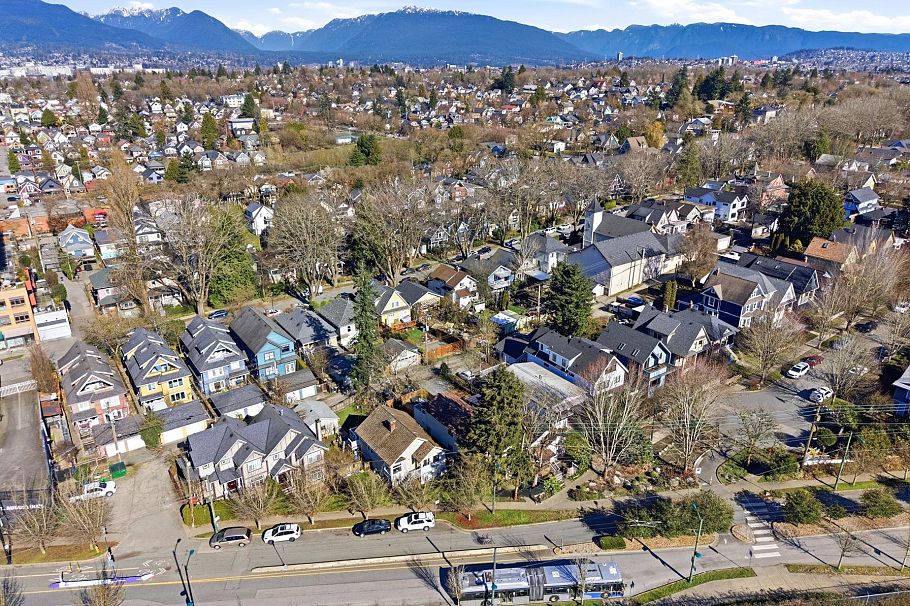 1757 E 8th Avenue Vancouver, BC - 8