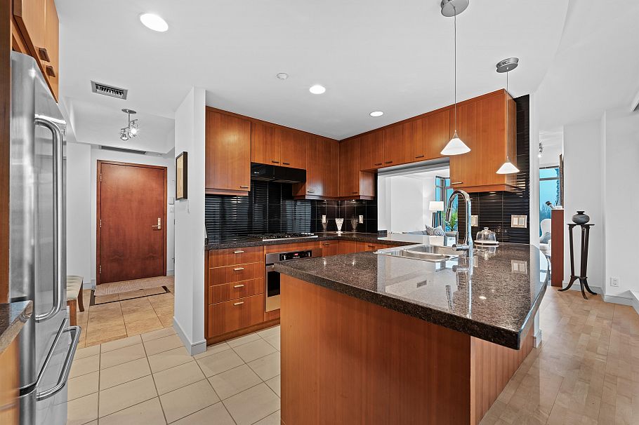 605 1680 Bayshore Drive Vancouver, BC - 5