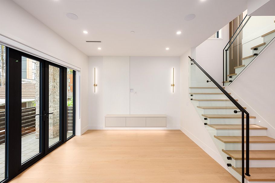 2 3466 Franklin Street Vancouver, BC - 9