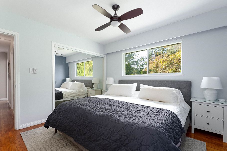 799 Plymouth Drive North Vancouver, BC - 24