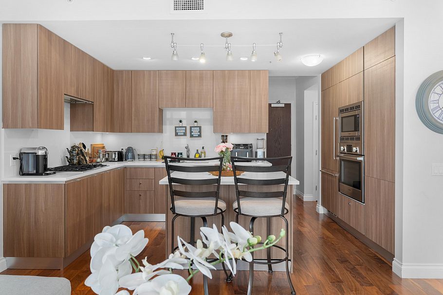 204 175 Victory Ship Way North Vancouver, BC - 5