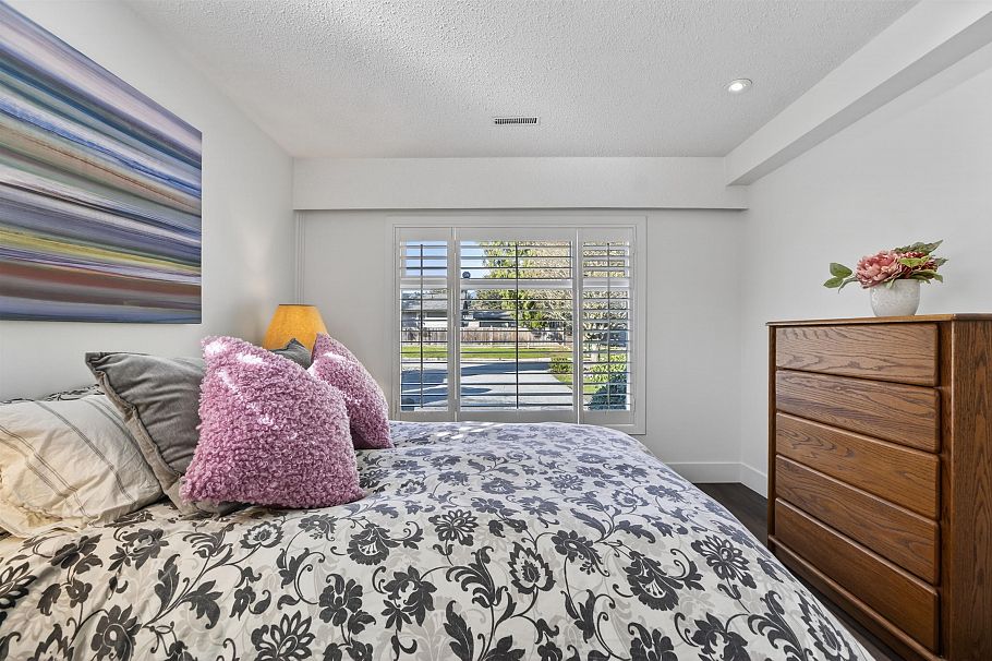 1375 Mcbride Street North Vancouver, BC - 18