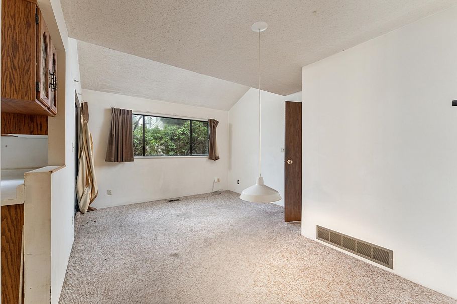 1494 Ross Road North Vancouver, BC - 18