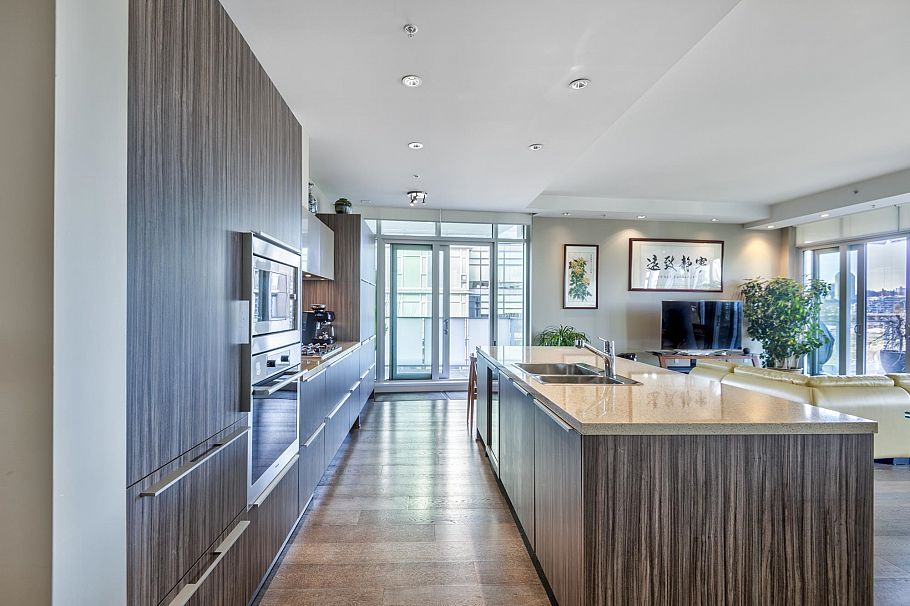 504 181 Athletes Way Vancouver, BC - 14