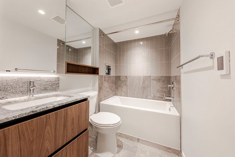 131 765 W 49th Avenue Vancouver, BC - 21