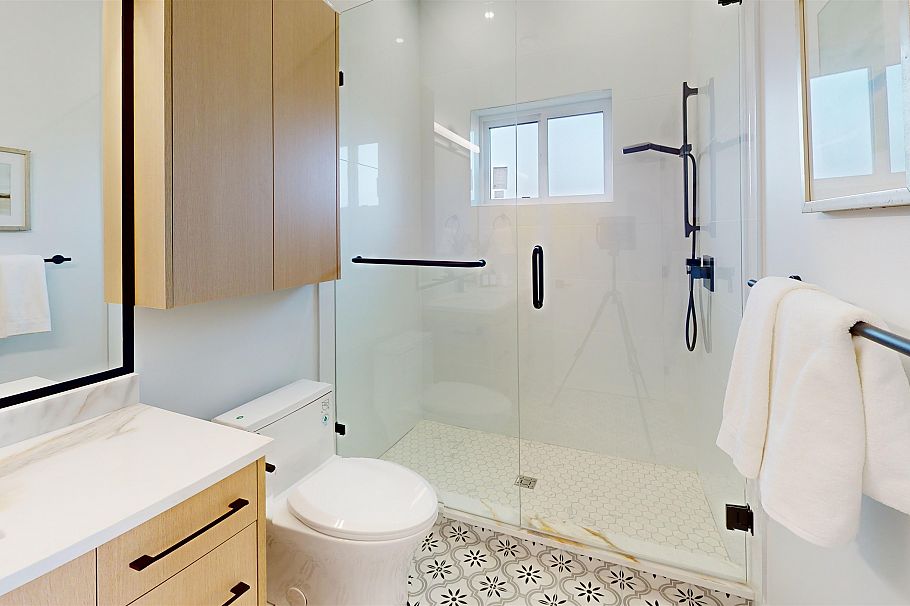 2825 Dundas Street Vancouver, BC - 9