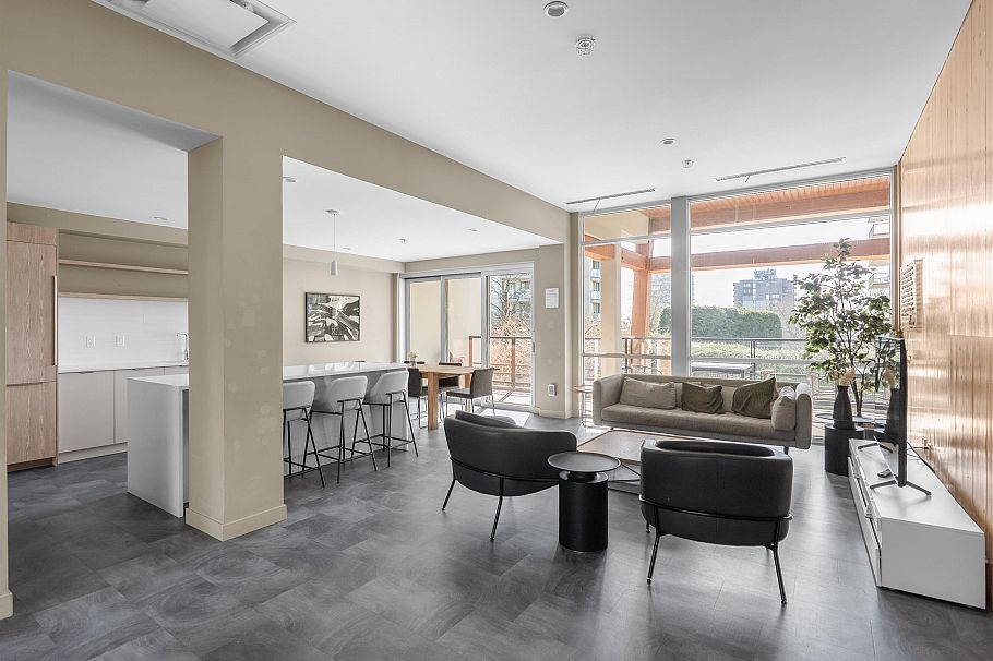 202 108 E 8th Street North Vancouver, BC - 32