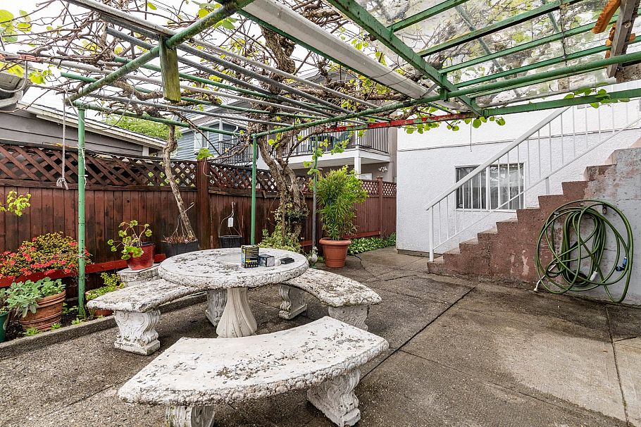 2740 E 2nd Avenue Vancouver, BC - 25