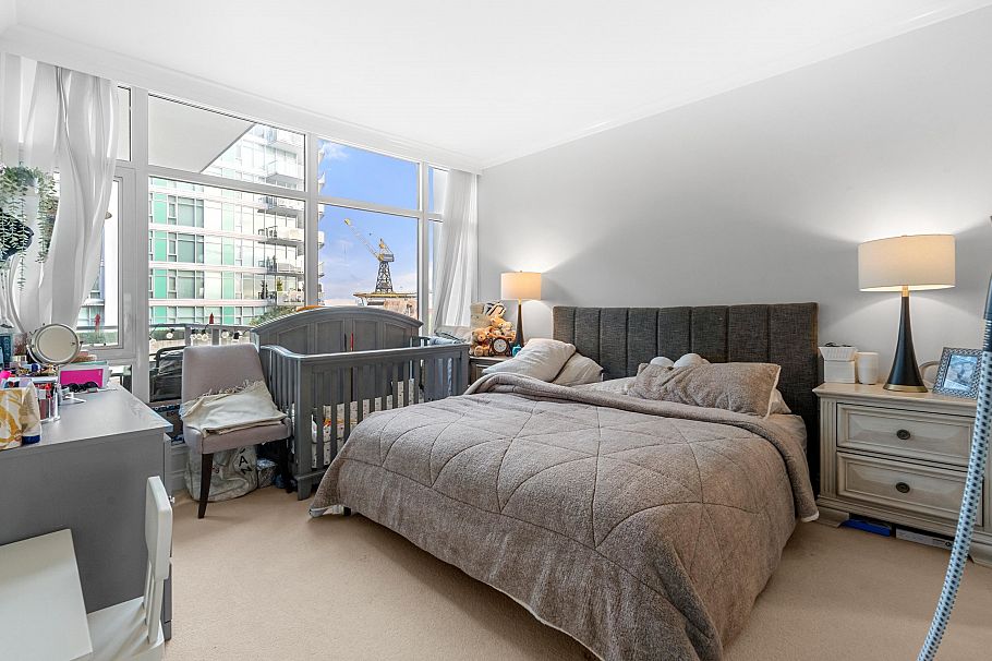 204 175 Victory Ship Way North Vancouver, BC - 24