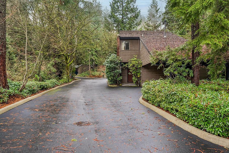 1494 Ross Road North Vancouver, BC - 39